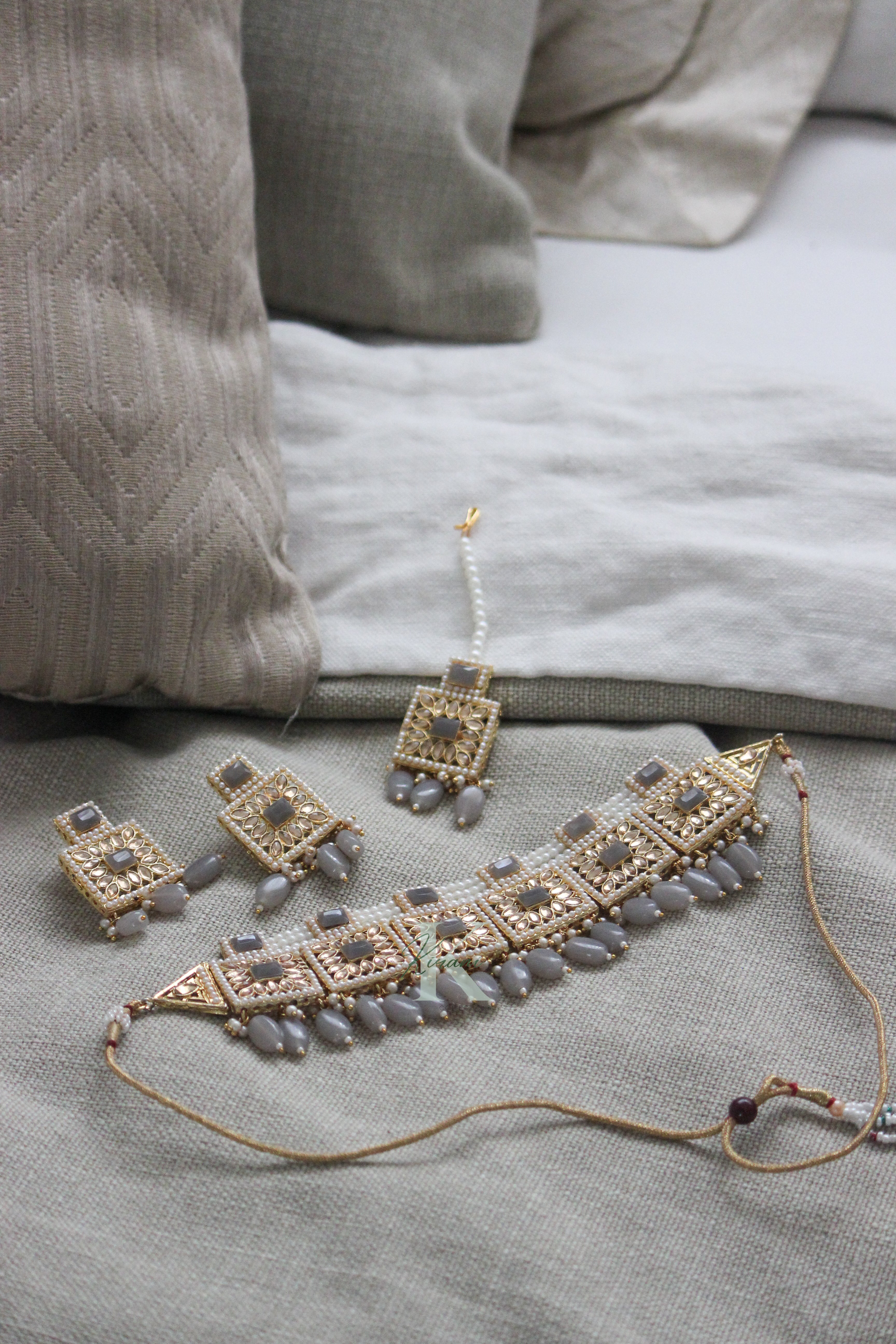 JANNAT Grey Necklace Set