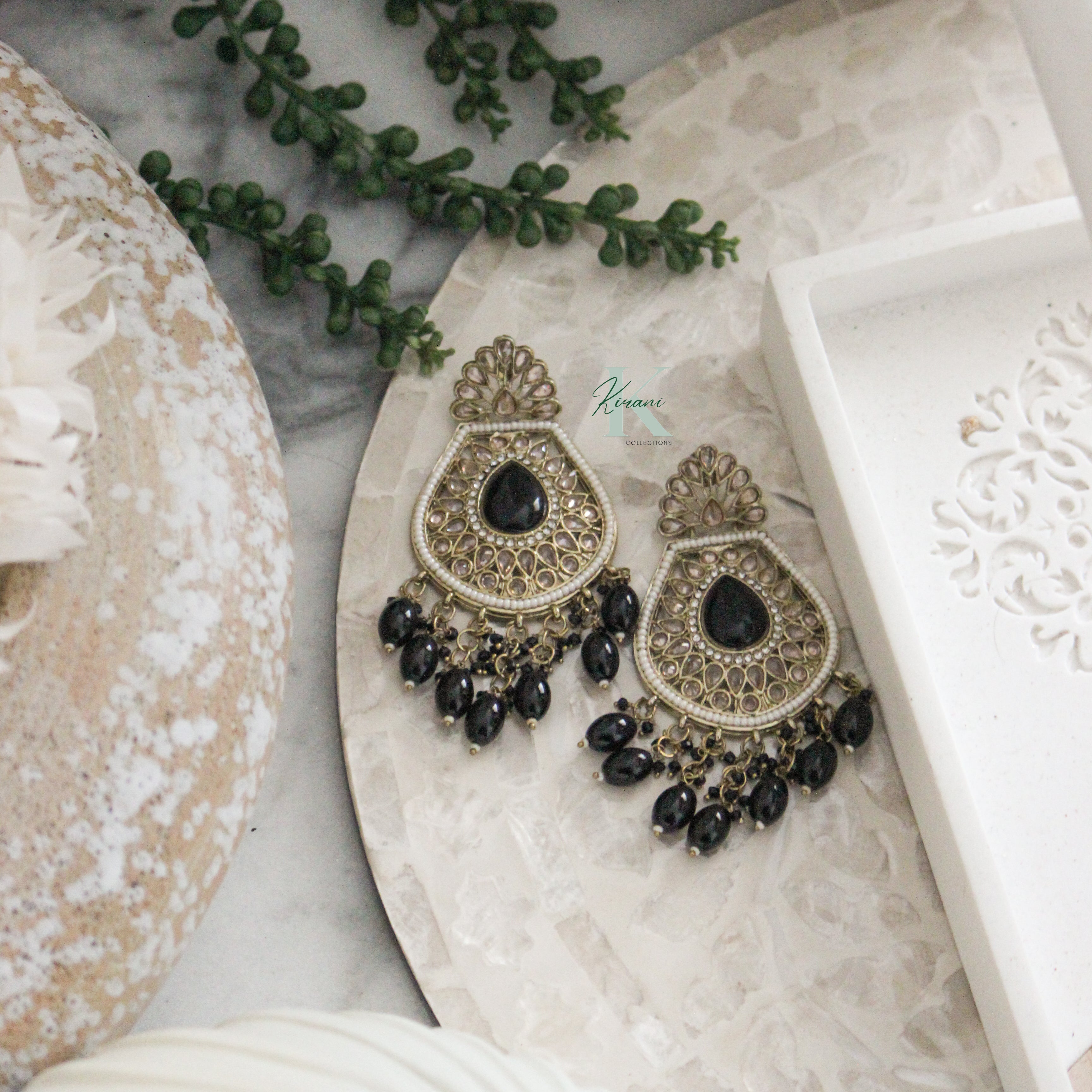 MAITREYI - Black Earrings