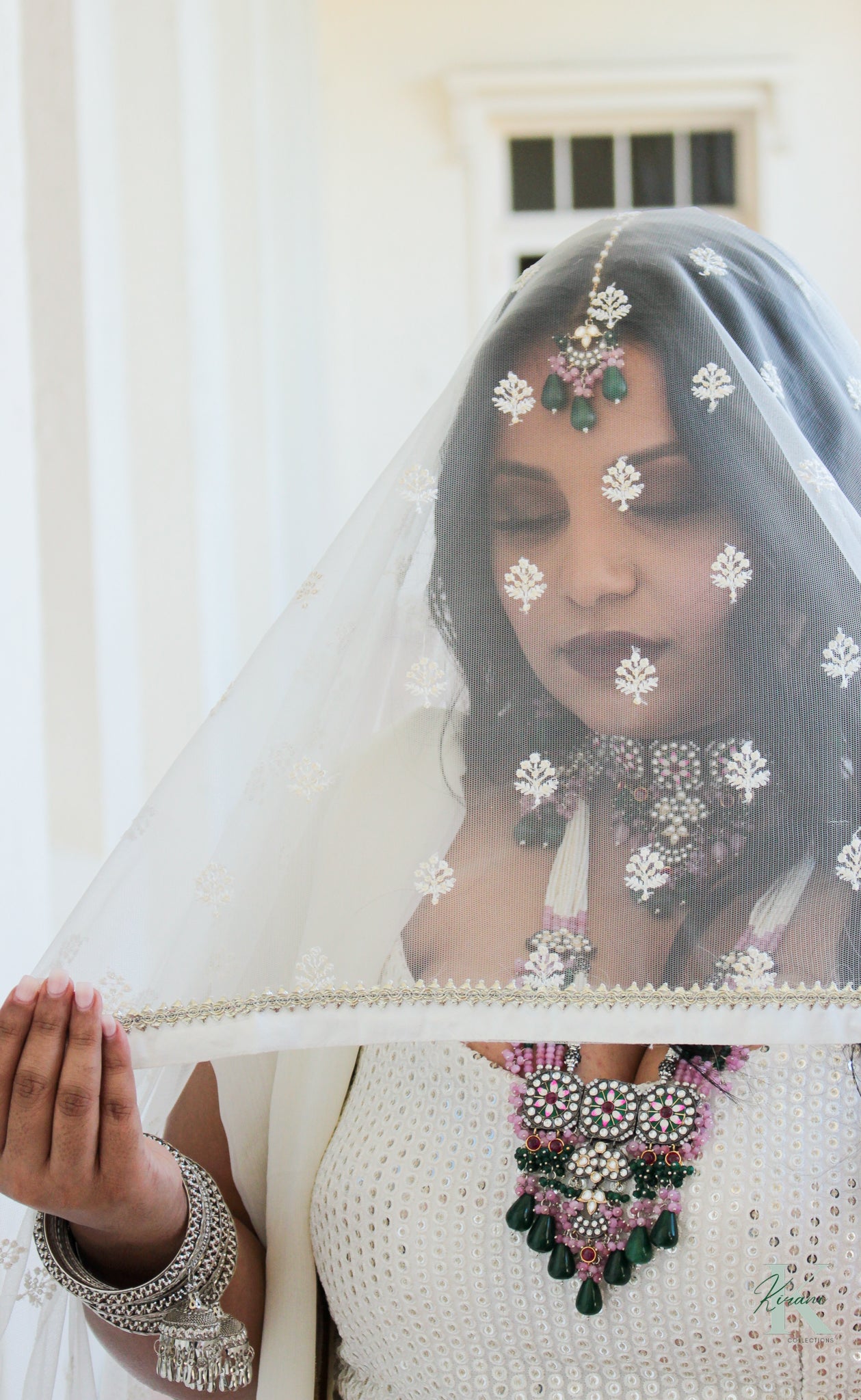 NIYATI - Choker and Pendant Set